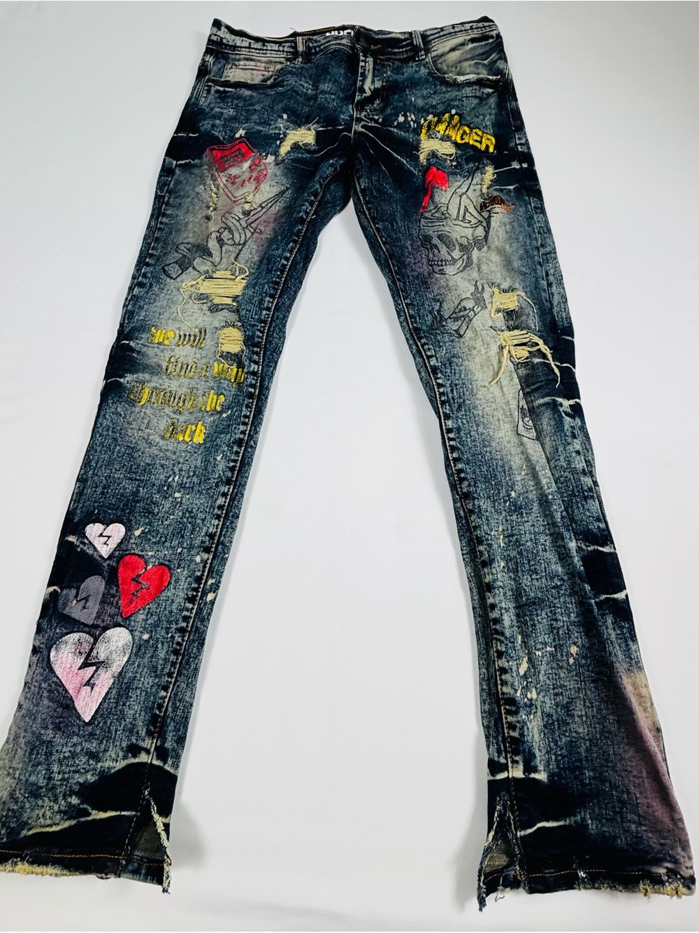 Distressed Artistic Dark Wash Women's Jeans with Painted Hearts M594